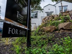 这家初创公司获得贝索斯和贝尼奥夫支持,推出了一个租赁住宅股票交易平台. Bezos- and Benioff-backed startup launches trading platform for shares of rental homes