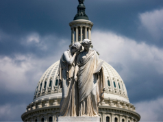 财政部长贝森特警告称停摆可能会将季度经济增长减半 财政部长贝森特警告称停摆可能会将季度经济增长减半