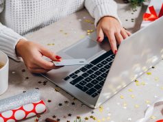 黑色星期五网购支出创纪录达到118亿美元,美国消费者拥抱新的人工智能技术 黑色星期五网购支出创纪录达到118亿美元,美国消费者拥抱新的人工智能技术