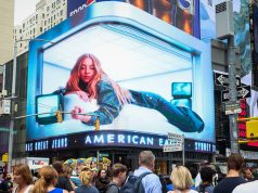 美国鹰的股票飙升,预计将迎来一个大型节日,悉尼·斯威尼广告后提高了预测 美国鹰的股票飙升,预计将迎来一个大型节日,悉尼·斯威尼广告后提高了预测